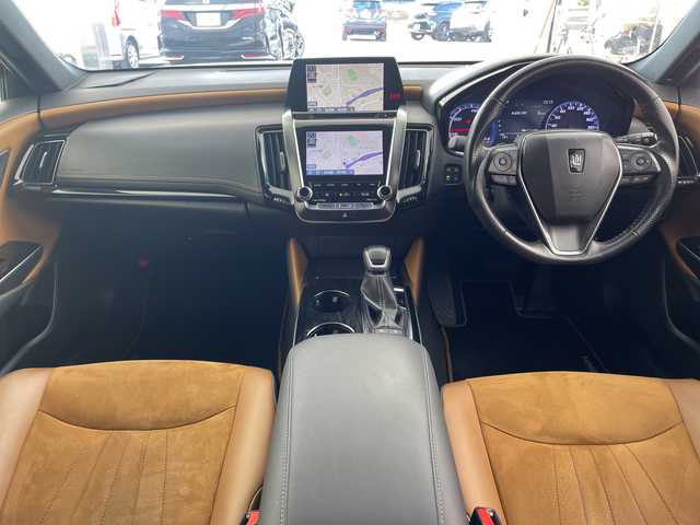 トヨタ クラウン ハイブリッド S エレガンススタイルⅡ 兵庫県 2020(令2)年 7万km ホワイトパールクリスタルシャイン ・純正SDナビ（フルセグ・BT・ブルーレイ・SD・USB）/・アラウンドビューカメラ/・ビルトインETC２．０/・前後ドライブレコーダー/・サンルーフ/・モデリスタエアロ/・RAYS製19インチアルミホイール（HOMURA）/・デジタルインナーミラー/・ハーフレザー/・シートヒーター/・パワーシート/・ステアリングヒーター/・トヨタセーフティセンス/・レーダークルーズコントロール/・レーントレーシングアシスト/・ブラインドスポットモニター/・クリアランスソナー/・リアクロストラフィックアラート/・パーキングサポートブレーキ/・ヘッドアップディスプレイ/・ロードサインアシスト/・先行車発進告知/・パーキングアシスト/・オートマチックハイビーム/・LEDオートライト/・フォグランプ/・電動パーキングブレーキ/・ブレーキホールド/・パドルシフト/・ステアリングリモコン/・横滑り防止装置/・ドアバイザー/・電動格納ミラー/・ウインカーミラー/・スマートキー/・スペアキー/・プッシュスタート/・W＋サイドエアバック/・カーテンエアバック