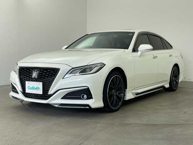 トヨタ クラウン ハイブリッド S エレガンススタイルⅡ 兵庫県 2020(令2)年 7万km ホワイトパールクリスタルシャイン ・純正SDナビ（フルセグ・BT・ブルーレイ・SD・USB）/・アラウンドビューカメラ/・ビルトインETC２．０/・前後ドライブレコーダー/・サンルーフ/・モデリスタエアロ/・RAYS製19インチアルミホイール（HOMURA）/・デジタルインナーミラー/・ハーフレザー/・シートヒーター/・パワーシート/・ステアリングヒーター/・トヨタセーフティセンス/・レーダークルーズコントロール/・レーントレーシングアシスト/・ブラインドスポットモニター/・クリアランスソナー/・リアクロストラフィックアラート/・パーキングサポートブレーキ/・ヘッドアップディスプレイ/・ロードサインアシスト/・先行車発進告知/・パーキングアシスト/・オートマチックハイビーム/・LEDオートライト/・フォグランプ/・電動パーキングブレーキ/・ブレーキホールド/・パドルシフト/・ステアリングリモコン/・横滑り防止装置/・ドアバイザー/・電動格納ミラー/・ウインカーミラー/・スマートキー/・スペアキー/・プッシュスタート/・W＋サイドエアバック/・カーテンエアバック