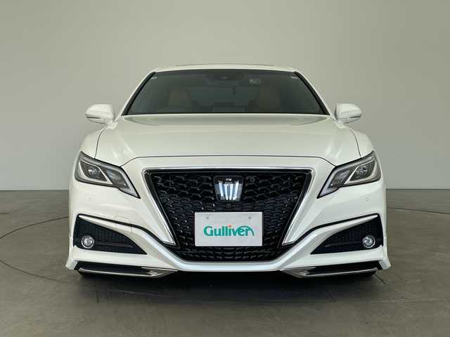 トヨタ クラウン ハイブリッド S エレガンススタイルⅡ 兵庫県 2020(令2)年 7万km ホワイトパールクリスタルシャイン ・純正SDナビ（フルセグ・BT・ブルーレイ・SD・USB）/・アラウンドビューカメラ/・ビルトインETC２．０/・前後ドライブレコーダー/・サンルーフ/・モデリスタエアロ/・RAYS製19インチアルミホイール（HOMURA）/・デジタルインナーミラー/・ハーフレザー/・シートヒーター/・パワーシート/・ステアリングヒーター/・トヨタセーフティセンス/・レーダークルーズコントロール/・レーントレーシングアシスト/・ブラインドスポットモニター/・クリアランスソナー/・リアクロストラフィックアラート/・パーキングサポートブレーキ/・ヘッドアップディスプレイ/・ロードサインアシスト/・先行車発進告知/・パーキングアシスト/・オートマチックハイビーム/・LEDオートライト/・フォグランプ/・電動パーキングブレーキ/・ブレーキホールド/・パドルシフト/・ステアリングリモコン/・横滑り防止装置/・ドアバイザー/・電動格納ミラー/・ウインカーミラー/・スマートキー/・スペアキー/・プッシュスタート/・W＋サイドエアバック/・カーテンエアバック