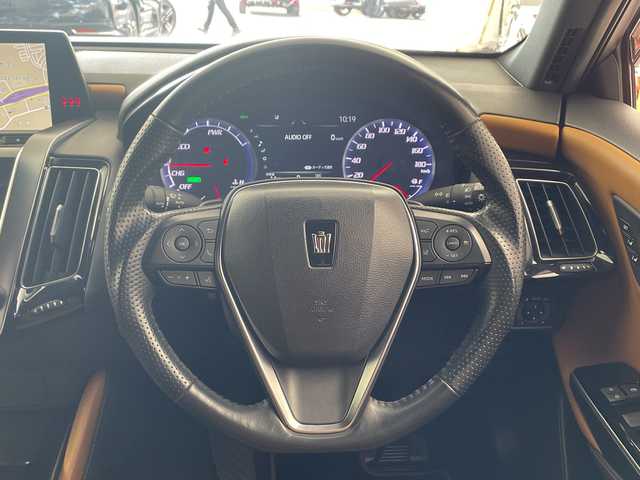 トヨタ クラウン ハイブリッド S エレガンススタイルⅡ 兵庫県 2020(令2)年 7万km ホワイトパールクリスタルシャイン ・純正SDナビ（フルセグ・BT・ブルーレイ・SD・USB）/・アラウンドビューカメラ/・ビルトインETC２．０/・前後ドライブレコーダー/・サンルーフ/・モデリスタエアロ/・RAYS製19インチアルミホイール（HOMURA）/・デジタルインナーミラー/・ハーフレザー/・シートヒーター/・パワーシート/・ステアリングヒーター/・トヨタセーフティセンス/・レーダークルーズコントロール/・レーントレーシングアシスト/・ブラインドスポットモニター/・クリアランスソナー/・リアクロストラフィックアラート/・パーキングサポートブレーキ/・ヘッドアップディスプレイ/・ロードサインアシスト/・先行車発進告知/・パーキングアシスト/・オートマチックハイビーム/・LEDオートライト/・フォグランプ/・電動パーキングブレーキ/・ブレーキホールド/・パドルシフト/・ステアリングリモコン/・横滑り防止装置/・ドアバイザー/・電動格納ミラー/・ウインカーミラー/・スマートキー/・スペアキー/・プッシュスタート/・W＋サイドエアバック/・カーテンエアバック