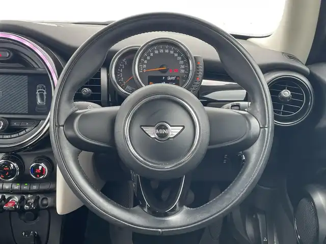 ＭＩＮＩ ミニ クーパー S 滋賀県 2016(平28)年 2.6万km アイスチョコレートM 純正ナビ/・Bluetooth/・USB/AUX/・CD/バックカメラ/革巻きステアリング/コーナーセンサー/ドライブレコーダー/ETC/HIDヘッドライト/純正16インチAW/プッシュスタート/スマートキー/電動格納ミラー/シートリフター