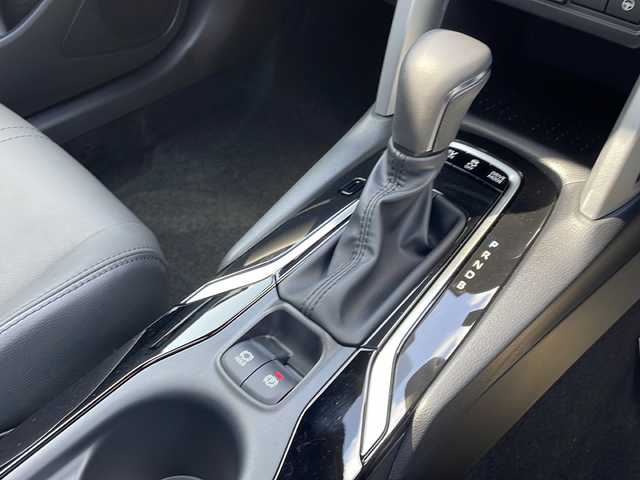 トヨタ カローラ クロス ハイブリッド Z 愛知県 2024(令6)年 0.1万km未満 セメントグレーメタリック 10型ディスプレイオーディオ　/パノラマルーフ　/ナビ/アラウンドビューモニター　/パワーバックドア　/パーキングサポートブレーキ　/アドバンストパーク　/ブラインドスポットモニター　/ハーフレザーシート　/ETC