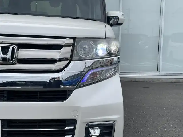 ホンダ Ｎ ＢＯＸ カスタム SSパッケージ 神奈川県 2017(平29)年 5.2万km プレミアムホワイトパールⅡ 純正７型ナビ　/フルセグ　/バックカメラ　/ＥＴＣ　/Ｄ＋Ｎ席シートヒーター　/両側パワースライドドア　/衝突被害軽減システム　/横滑り防止装置　/Ｗエアバック　/カーテンエアバック/ＣＤ／ＤＶＤ　/エンジンスタートボタン/パワーステアリング/パワーウィンドウ/スマートキー/純正アルミホイル/純正フロアマット/ABS/オートライト/LEDヘッドライト