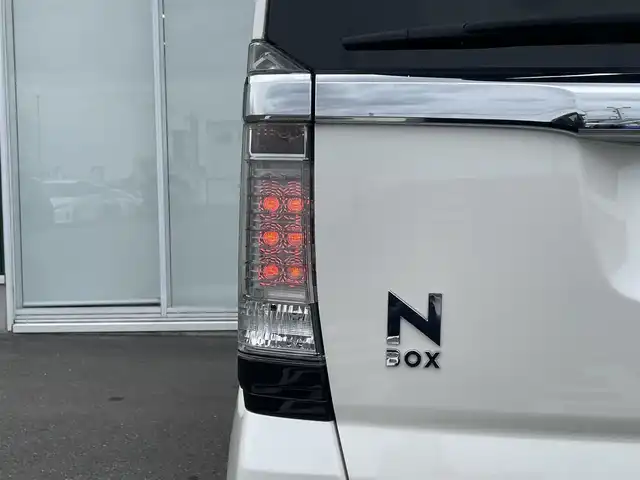 ホンダ Ｎ ＢＯＸ カスタム SSパッケージ 神奈川県 2017(平29)年 5.2万km プレミアムホワイトパールⅡ 純正７型ナビ　/フルセグ　/バックカメラ　/ＥＴＣ　/Ｄ＋Ｎ席シートヒーター　/両側パワースライドドア　/衝突被害軽減システム　/横滑り防止装置　/Ｗエアバック　/カーテンエアバック/ＣＤ／ＤＶＤ　/エンジンスタートボタン/パワーステアリング/パワーウィンドウ/スマートキー/純正アルミホイル/純正フロアマット/ABS/オートライト/LEDヘッドライト