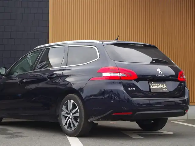 プジョー ３０８ 埼玉県 2020(令2)年 5.6万km 紺 特別仕様車/ブラックハーフレザーシート/アダプティブクルーズコントロール/全周囲カメラ/ブラインドスポットモニター/パークセンサー/レーンキープアシスト/androidauto/Bluetooth/ETC/ドラレコ/横滑り防止装置