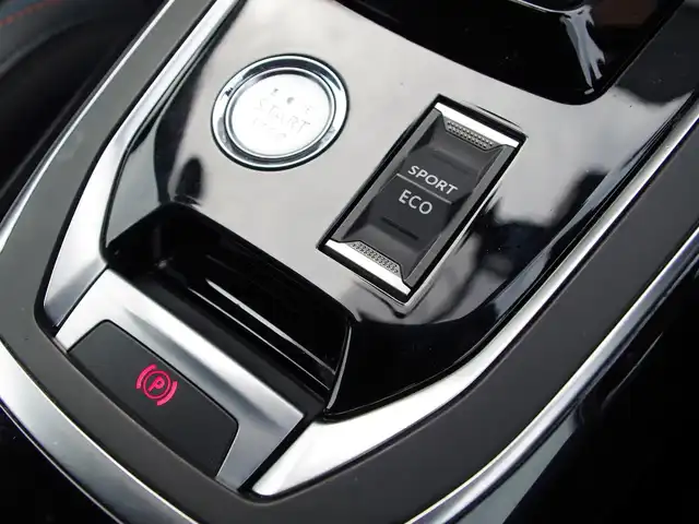 プジョー ３０８ 埼玉県 2020(令2)年 5.6万km 紺 特別仕様車/ブラックハーフレザーシート/アダプティブクルーズコントロール/全周囲カメラ/ブラインドスポットモニター/パークセンサー/レーンキープアシスト/androidauto/Bluetooth/ETC/ドラレコ/横滑り防止装置