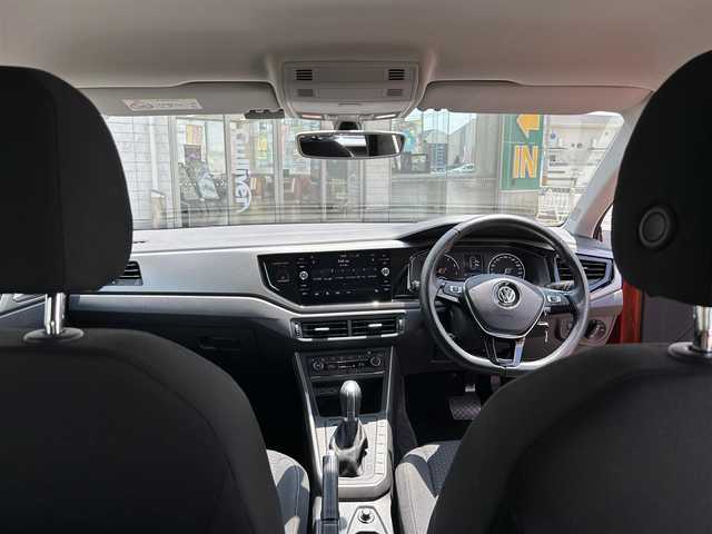 フォルクスワーゲン ポロ TSIコンフォートライン 兵庫県 2018(平30)年 2.4万km エナジェティックオレンジメタリック 純正ＳＤナビ/・CD/DVD/・フルセグTV/・FM/AM/ビルトインＥＴＣ２．０/バックカメラ/プロアクティブオキュパントプロテクション/Ｂｌｕｅｔｏｏｔｈ/アイドリングストップ/ＵＳＢケーブル/ステアリングスイッチ/オートライト/純正フロアマット/純子アルミホイール