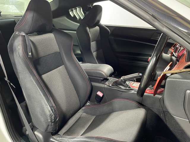 トヨタ ８６ GT 沖縄県 2012(平24)年 8.8万km サテンホワイトパール 純正ナビ/社外FRPボンネット/AM/FM/CD/DVD/フルセグTV/Bluetooth/バックカメラ/パドルシフト/前方ドライブレコーダー/RAYS製18インチアルミホイール/KUHL製4本出マフラー/TRDフロントバンパー/KUHL製リアバンパー/SHOWA TUNING製車高調(フロントのみ)/TRDステアリング/社外カーテシランプ/純正フロアマット/社外HIDヘッドライト/社外テールライト/スマートキー/ダブル＋サイド、カーテンエアバッグ/ETC/ABS/横滑り防止装置/保証書/取扱説明書