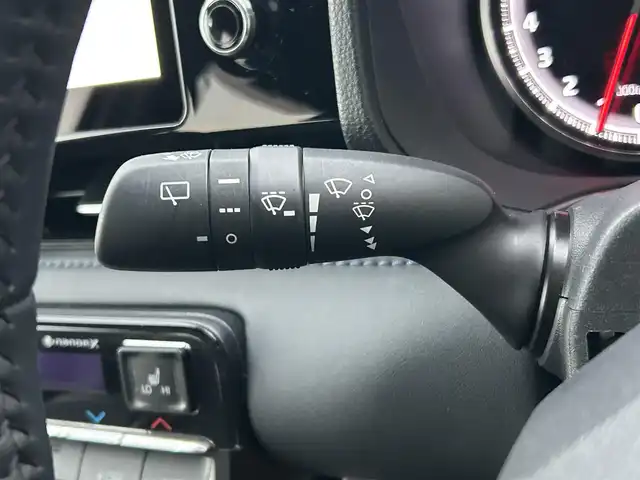 トヨタ ヴォクシー S－Z 和歌山県 2023(令5)年 1.3万km ホワイトパールクリスタルシャイン 純正メーカーナビ/フルセグTV/バックカメラ/（BT/CD/DVD)/プリクラッシュセーフティー/レーダークルーズコントロール/レーンディパーチャーアラート/クリアランスソナー/横滑り防止装置/快適利便パッケージ/パワーバックドア/シートヒーター/ステアリングヒーター/ビルトインETC/純正フロアマット/純正アルミホイール/LEDヘッドライト/オートライト/オートマチックハイビーム