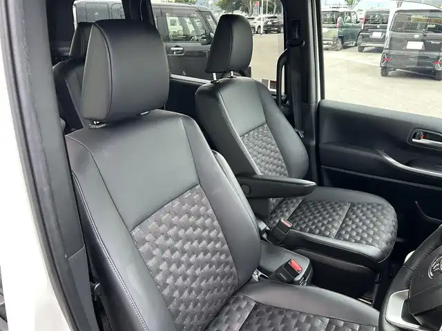 トヨタ ヴォクシー S－Z 和歌山県 2023(令5)年 1.3万km ホワイトパールクリスタルシャイン 純正メーカーナビ/フルセグTV/バックカメラ/（BT/CD/DVD)/プリクラッシュセーフティー/レーダークルーズコントロール/レーンディパーチャーアラート/クリアランスソナー/横滑り防止装置/快適利便パッケージ/パワーバックドア/シートヒーター/ステアリングヒーター/ビルトインETC/純正フロアマット/純正アルミホイール/LEDヘッドライト/オートライト/オートマチックハイビーム