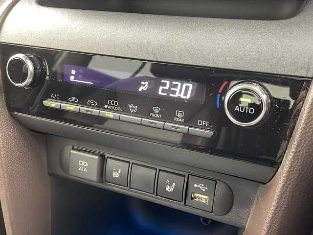 トヨタ ヤリスクロス ハイブリッド Z 岐阜県 2020(令2)年 3万km センシュアルレッドマイカ 純正ナビ(AM/FM/USB/BT/フルACP/AAAA)/トヨタセーフティセンス/・LTA/・PCS/・PKSB/・RSA/・BSM/・クリアランスソナー/・レーダークルーズコントロール/ドライブレコーダー/ビルトインETC/LEDヘッドライト/オートハイビーム/D＋N席シートヒーター/D席パワーシート/電装パーキングブレーキ/オートホールド/ハーフレザーシート/パワーバックドア/サイドバイザー/純正フロアマット/