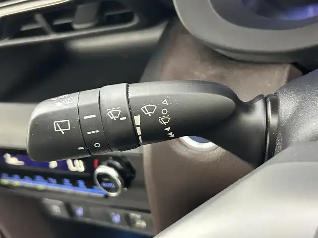 トヨタ ヤリスクロス ハイブリッド Z 熊本県 2020(令2)年 3万km センシュアルレッドマイカ 純正ナビ(AM/FM/USB/BT/フルACP/AAAA)/トヨタセーフティセンス/・LTA/・PCS/・PKSB/・RSA/・BSM/・クリアランスソナー/・レーダークルーズコントロール/ドライブレコーダー/ビルトインETC/LEDヘッドライト/オートハイビーム/D＋N席シートヒーター/D席パワーシート/電装パーキングブレーキ/オートホールド/ハーフレザーシート/パワーバックドア/サイドバイザー/純正フロアマット