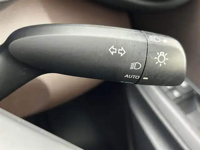 トヨタ ヤリスクロス ハイブリッド Z 熊本県 2020(令2)年 3万km センシュアルレッドマイカ 純正ナビ(AM/FM/USB/BT/フルACP/AAAA)/トヨタセーフティセンス/・LTA/・PCS/・PKSB/・RSA/・BSM/・クリアランスソナー/・レーダークルーズコントロール/ドライブレコーダー/ビルトインETC/LEDヘッドライト/オートハイビーム/D＋N席シートヒーター/D席パワーシート/電装パーキングブレーキ/オートホールド/ハーフレザーシート/パワーバックドア/サイドバイザー/純正フロアマット