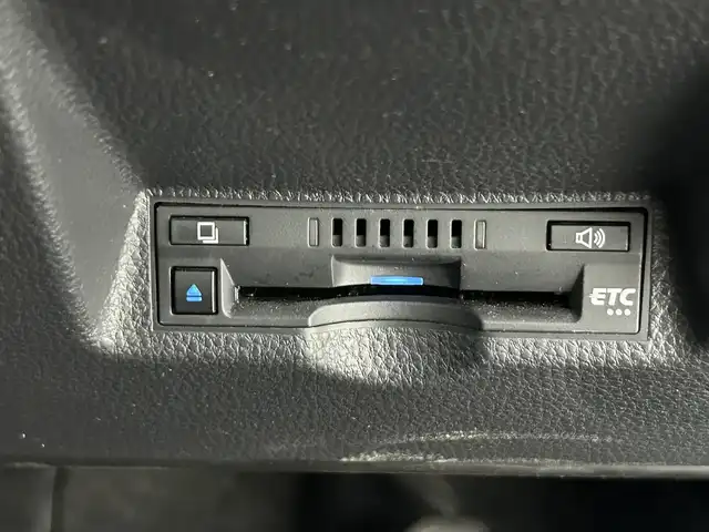 トヨタ ヤリスクロス ハイブリッド Z 熊本県 2020(令2)年 3万km センシュアルレッドマイカ 純正ナビ(AM/FM/USB/BT/フルACP/AAAA)/トヨタセーフティセンス/・LTA/・PCS/・PKSB/・RSA/・BSM/・クリアランスソナー/・レーダークルーズコントロール/ドライブレコーダー/ビルトインETC/LEDヘッドライト/オートハイビーム/D＋N席シートヒーター/D席パワーシート/電装パーキングブレーキ/オートホールド/ハーフレザーシート/パワーバックドア/サイドバイザー/純正フロアマット