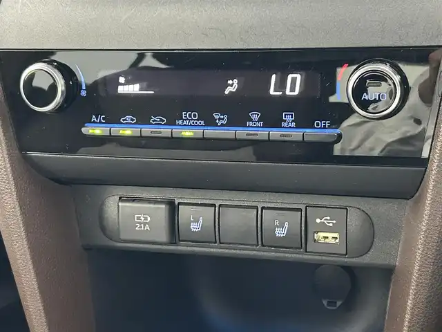 トヨタ ヤリスクロス ハイブリッド Z 熊本県 2020(令2)年 3万km センシュアルレッドマイカ 純正ナビ(AM/FM/USB/BT/フルACP/AAAA)/トヨタセーフティセンス/・LTA/・PCS/・PKSB/・RSA/・BSM/・クリアランスソナー/・レーダークルーズコントロール/ドライブレコーダー/ビルトインETC/LEDヘッドライト/オートハイビーム/D＋N席シートヒーター/D席パワーシート/電装パーキングブレーキ/オートホールド/ハーフレザーシート/パワーバックドア/サイドバイザー/純正フロアマット