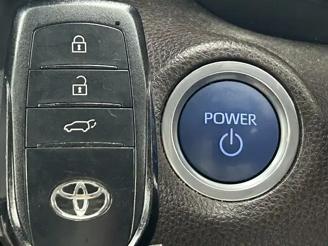 トヨタ ヤリスクロス ハイブリッド Z 熊本県 2020(令2)年 3万km センシュアルレッドマイカ 純正ナビ(AM/FM/USB/BT/フルACP/AAAA)/トヨタセーフティセンス/・LTA/・PCS/・PKSB/・RSA/・BSM/・クリアランスソナー/・レーダークルーズコントロール/ドライブレコーダー/ビルトインETC/LEDヘッドライト/オートハイビーム/D＋N席シートヒーター/D席パワーシート/電装パーキングブレーキ/オートホールド/ハーフレザーシート/パワーバックドア/サイドバイザー/純正フロアマット