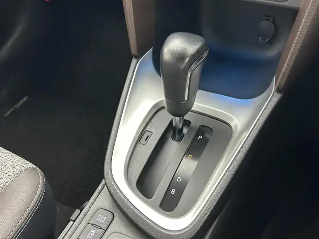 トヨタ ヤリスクロス ハイブリッド Z 熊本県 2020(令2)年 3万km センシュアルレッドマイカ 純正ナビ(AM/FM/USB/BT/フルACP/AAAA)/トヨタセーフティセンス/・LTA/・PCS/・PKSB/・RSA/・BSM/・クリアランスソナー/・レーダークルーズコントロール/ドライブレコーダー/ビルトインETC/LEDヘッドライト/オートハイビーム/D＋N席シートヒーター/D席パワーシート/電装パーキングブレーキ/オートホールド/ハーフレザーシート/パワーバックドア/サイドバイザー/純正フロアマット