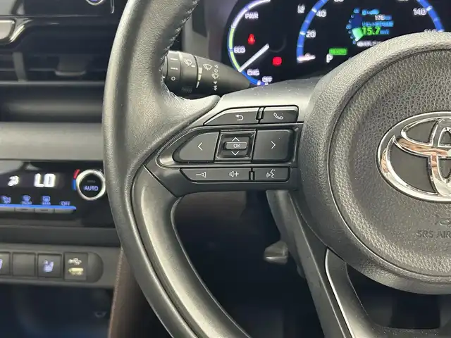 トヨタ ヤリスクロス ハイブリッド Z 熊本県 2020(令2)年 3万km センシュアルレッドマイカ 純正ナビ(AM/FM/USB/BT/フルACP/AAAA)/トヨタセーフティセンス/・LTA/・PCS/・PKSB/・RSA/・BSM/・クリアランスソナー/・レーダークルーズコントロール/ドライブレコーダー/ビルトインETC/LEDヘッドライト/オートハイビーム/D＋N席シートヒーター/D席パワーシート/電装パーキングブレーキ/オートホールド/ハーフレザーシート/パワーバックドア/サイドバイザー/純正フロアマット