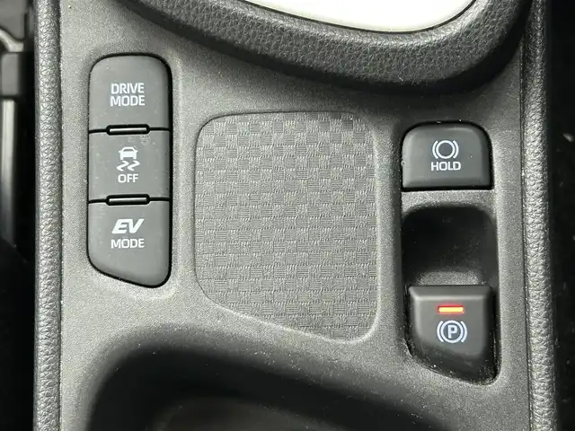 トヨタ ヤリスクロス ハイブリッド Z 熊本県 2020(令2)年 3万km センシュアルレッドマイカ 純正ナビ(AM/FM/USB/BT/フルACP/AAAA)/トヨタセーフティセンス/・LTA/・PCS/・PKSB/・RSA/・BSM/・クリアランスソナー/・レーダークルーズコントロール/ドライブレコーダー/ビルトインETC/LEDヘッドライト/オートハイビーム/D＋N席シートヒーター/D席パワーシート/電装パーキングブレーキ/オートホールド/ハーフレザーシート/パワーバックドア/サイドバイザー/純正フロアマット