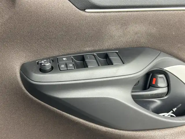 トヨタ ヤリスクロス ハイブリッド Z 熊本県 2020(令2)年 3万km センシュアルレッドマイカ 純正ナビ(AM/FM/USB/BT/フルACP/AAAA)/トヨタセーフティセンス/・LTA/・PCS/・PKSB/・RSA/・BSM/・クリアランスソナー/・レーダークルーズコントロール/ドライブレコーダー/ビルトインETC/LEDヘッドライト/オートハイビーム/D＋N席シートヒーター/D席パワーシート/電装パーキングブレーキ/オートホールド/ハーフレザーシート/パワーバックドア/サイドバイザー/純正フロアマット