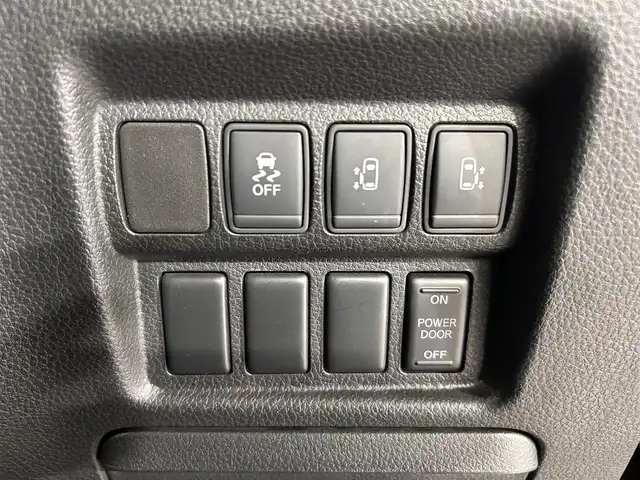 日産 エルグランド 250ハイウェイスター 佐賀県 2014(平26)年 7.2万km ファントムブラック 純正8インチナビ/フルセグTV/CD/DVD/アルパイン製10インチフリップダウンモニター/全方位カメラ/クルーズコントロール/横滑り防止装置/コーナーセンサー/オートライト/LEDヘッドライト/フォグライト/ビルトインETC/前方ドライブレコーダー/両側パワースライドドア/オットマン/ハーフレザーシート/ISOFIX対応シート/社外フロアマット/純正18インチアルミホイール/プッシュスタート/スマートキー/スペアキー×１