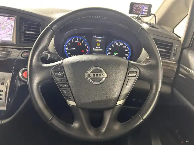日産 エルグランド 250ハイウェイスター 佐賀県 2014(平26)年 7.2万km ファントムブラック 純正8インチナビ/フルセグTV/CD/DVD/アルパイン製10インチフリップダウンモニター/全方位カメラ/クルーズコントロール/横滑り防止装置/コーナーセンサー/オートライト/LEDヘッドライト/フォグライト/ビルトインETC/前方ドライブレコーダー/両側パワースライドドア/オットマン/ハーフレザーシート/ISOFIX対応シート/社外フロアマット/純正18インチアルミホイール/プッシュスタート/スマートキー/スペアキー×１
