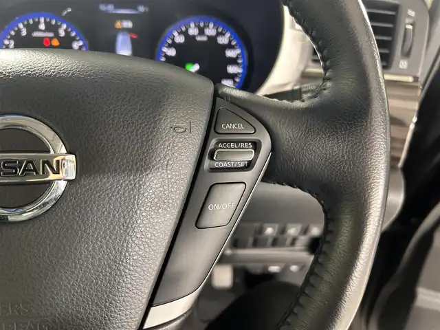 日産 エルグランド 250ハイウェイスター 佐賀県 2014(平26)年 7.2万km ファントムブラック 純正8インチナビ/フルセグTV/CD/DVD/アルパイン製10インチフリップダウンモニター/全方位カメラ/クルーズコントロール/横滑り防止装置/コーナーセンサー/オートライト/LEDヘッドライト/フォグライト/ビルトインETC/前方ドライブレコーダー/両側パワースライドドア/オットマン/ハーフレザーシート/ISOFIX対応シート/社外フロアマット/純正18インチアルミホイール/プッシュスタート/スマートキー/スペアキー×１