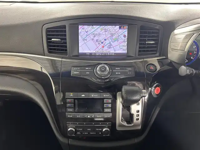 日産 エルグランド 250ハイウェイスター 佐賀県 2014(平26)年 7.2万km ファントムブラック 純正8インチナビ/フルセグTV/CD/DVD/アルパイン製10インチフリップダウンモニター/全方位カメラ/クルーズコントロール/横滑り防止装置/コーナーセンサー/オートライト/LEDヘッドライト/フォグライト/ビルトインETC/前方ドライブレコーダー/両側パワースライドドア/オットマン/ハーフレザーシート/ISOFIX対応シート/社外フロアマット/純正18インチアルミホイール/プッシュスタート/スマートキー/スペアキー×１