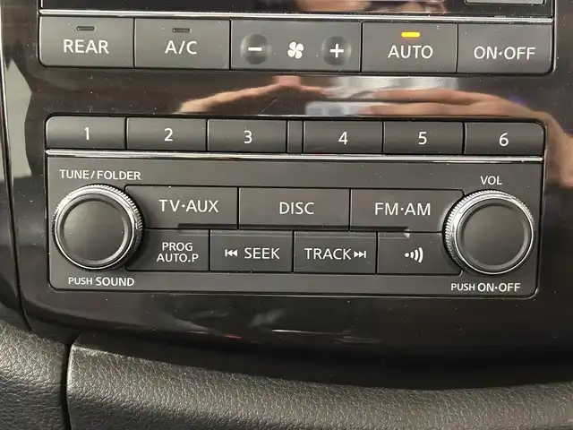 日産 エルグランド 250ハイウェイスター 佐賀県 2014(平26)年 7.2万km ファントムブラック 純正8インチナビ/フルセグTV/CD/DVD/アルパイン製10インチフリップダウンモニター/全方位カメラ/クルーズコントロール/横滑り防止装置/コーナーセンサー/オートライト/LEDヘッドライト/フォグライト/ビルトインETC/前方ドライブレコーダー/両側パワースライドドア/オットマン/ハーフレザーシート/ISOFIX対応シート/社外フロアマット/純正18インチアルミホイール/プッシュスタート/スマートキー/スペアキー×１