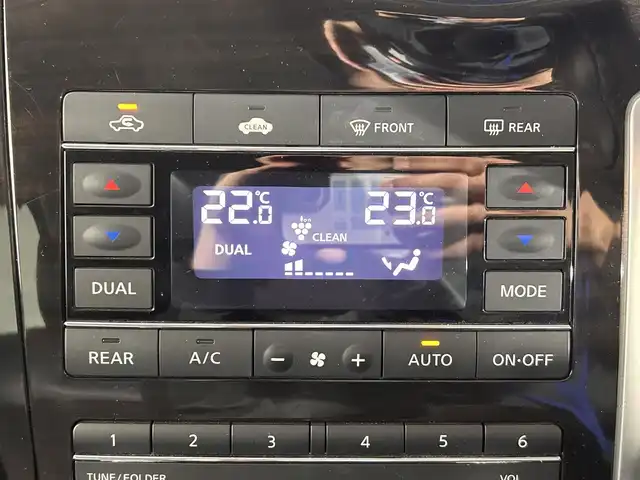 日産 エルグランド 250ハイウェイスター 佐賀県 2014(平26)年 7.2万km ファントムブラック 純正8インチナビ/フルセグTV/CD/DVD/アルパイン製10インチフリップダウンモニター/全方位カメラ/クルーズコントロール/横滑り防止装置/コーナーセンサー/オートライト/LEDヘッドライト/フォグライト/ビルトインETC/前方ドライブレコーダー/両側パワースライドドア/オットマン/ハーフレザーシート/ISOFIX対応シート/社外フロアマット/純正18インチアルミホイール/プッシュスタート/スマートキー/スペアキー×１