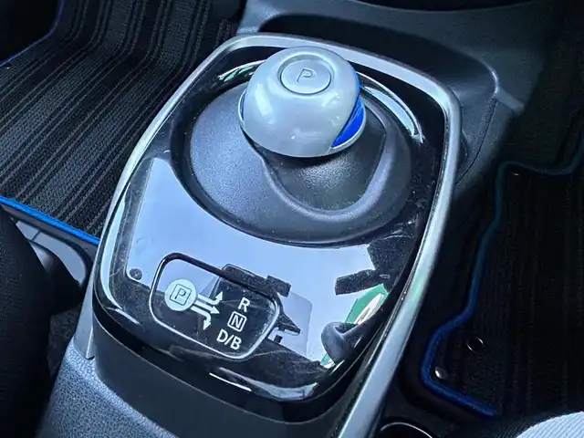 日産 ノート e－パワー X Vセレクション 宮城県 2019(令1)年 5.2万km スーパーブラック インテリジェントクルーズコントロールセット/・インテリジェントクルーズコントロール/・車線逸脱防止支援システム/＝＝＝/インテリジェントエマージェンシーブレーキ/車線逸脱警報/踏み間違い衝突防止アシスト/コーナーセンサー/ハイビームアシスト/インテリジェントルームミラー/インテリジェントアラウンドビューモニター/純正ナビ（MM319D-W）/・CD/DVD/・Bluetooth/・フルセグTV/ETC/ドライブレコーダー/LEDヘッドランプ/フォグランプ/オートライト/スマートキー＆プッシュスタート/スペアキー/電動格納ミラー/純正15インチAW/純正フロアマット/Wエアバッグ