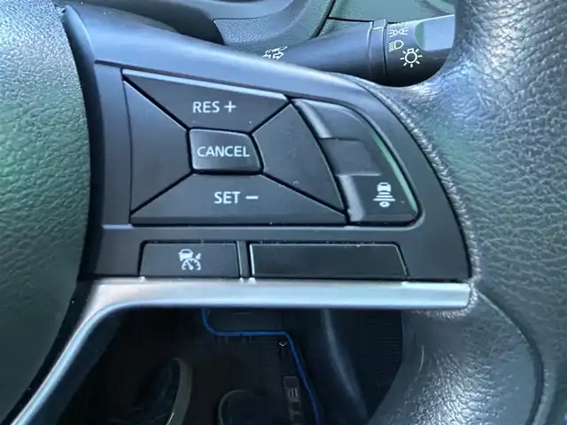 日産 ノート e－パワー X Vセレクション 宮城県 2019(令1)年 5.2万km スーパーブラック インテリジェントクルーズコントロールセット/・インテリジェントクルーズコントロール/・車線逸脱防止支援システム/＝＝＝/インテリジェントエマージェンシーブレーキ/車線逸脱警報/踏み間違い衝突防止アシスト/コーナーセンサー/ハイビームアシスト/インテリジェントルームミラー/インテリジェントアラウンドビューモニター/純正ナビ（MM319D-W）/・CD/DVD/・Bluetooth/・フルセグTV/ETC/ドライブレコーダー/LEDヘッドランプ/フォグランプ/オートライト/スマートキー＆プッシュスタート/スペアキー/電動格納ミラー/純正15インチAW/純正フロアマット/Wエアバッグ
