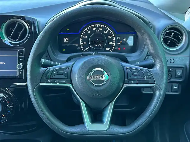 日産 ノート e－パワー X Vセレクション 宮城県 2019(令1)年 5.2万km スーパーブラック インテリジェントクルーズコントロールセット/・インテリジェントクルーズコントロール/・車線逸脱防止支援システム/＝＝＝/インテリジェントエマージェンシーブレーキ/車線逸脱警報/踏み間違い衝突防止アシスト/コーナーセンサー/ハイビームアシスト/インテリジェントルームミラー/インテリジェントアラウンドビューモニター/純正ナビ（MM319D-W）/・CD/DVD/・Bluetooth/・フルセグTV/ETC/ドライブレコーダー/LEDヘッドランプ/フォグランプ/オートライト/スマートキー＆プッシュスタート/スペアキー/電動格納ミラー/純正15インチAW/純正フロアマット/Wエアバッグ