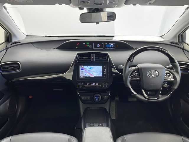 トヨタ プリウス Sツーリングセレクション 千葉県 2020(令2)年 2.8万km ホワイトパールクリスタルシャイン セーフティセンス/・プリクラッシュセーフティ/・レーンディパーチャーアラート/・オートマチックハイビーム/・レーダークルーズコントロール/社外メモリーナビ/・フルセグTV/・Bluetooth接続/バックカメラ/合皮レザーシート/・シートヒーター/純正17インチブラック塗装ホイール/前後コーナーセンサー/LEDヘッドライト/スマートキー/ビルトインETC