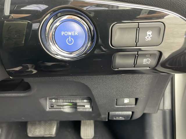 トヨタ プリウス Sツーリングセレクション 千葉県 2020(令2)年 2.8万km ホワイトパールクリスタルシャイン セーフティセンス/・プリクラッシュセーフティ/・レーンディパーチャーアラート/・オートマチックハイビーム/・レーダークルーズコントロール/社外メモリーナビ/・フルセグTV/・Bluetooth接続/バックカメラ/合皮レザーシート/・シートヒーター/純正17インチブラック塗装ホイール/前後コーナーセンサー/LEDヘッドライト/スマートキー/ビルトインETC