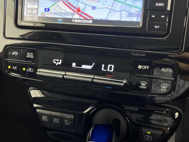 トヨタ プリウス Sツーリングセレクション 千葉県 2020(令2)年 2.8万km ホワイトパールクリスタルシャイン セーフティセンス/・プリクラッシュセーフティ/・レーンディパーチャーアラート/・オートマチックハイビーム/・レーダークルーズコントロール/社外メモリーナビ/・フルセグTV/・Bluetooth接続/バックカメラ/合皮レザーシート/・シートヒーター/純正17インチブラック塗装ホイール/前後コーナーセンサー/LEDヘッドライト/スマートキー/ビルトインETC