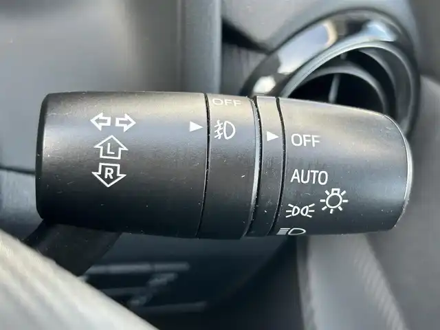 マツダ デミオ XD ツーリング 熊本県 2015(平27)年 8.2万km メテオグレーマイカ 純正SDメモリナビ/（AM/FM/CD/DVD/USB/Bluetooth/AUX)/フルセグTV/バックカメラ/ETC/ヘッドアップディスプレイ/横滑り防止装置/ブラインドスポットモニター/スマートシティーブレーキサポート/レーンキープアシスト/クルーズコントロール（追従なし）/キセノンヘッドライト/・オートライト/・フォグランプ/プッシュスタート/・アイドリングストップ/スマートキー/・スペアキー/純正革巻きステアリング/・ステアリングスイッチ/電動格納ミラー/・ウィンカーミラー/純正ドアバイザー/純正フロアマット