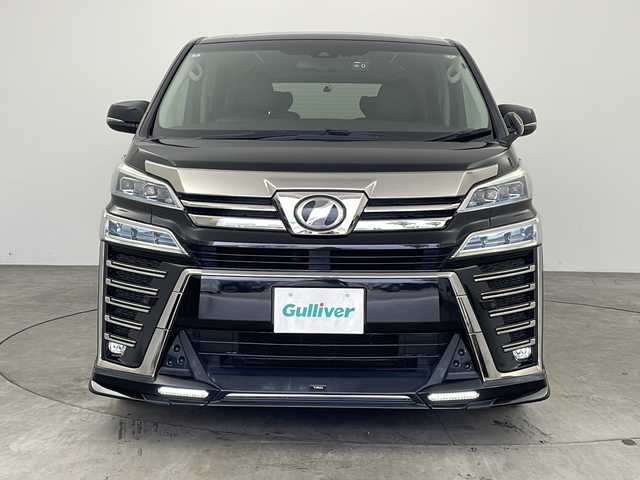 トヨタ ヴェルファイア Z Gエディション 兵庫県 2018(平30)年 6.7万km ブラック ・アルパイン11インチナビ（EX11Z）/　CD/DVD再生/　USB接続/　ipod接続/　HDMI接続/　Bluetoothオーディオ/　フルセグテレビ/・バックカメラ/・ビルドインETC/・Toyota Safety Sense/　プリクラッシュセーフティ/　レーンディパーチャーアラート/　オートマチックハイビーム/・先行車発進告知機能/・パーキングサポートブレーキ（前後方静止物）/・車両接近通報装置/・ABS/・横滑り防止機能/・前後コーナーセンサー/・盗難防止装置/・オートライト/・LEDヘッドライト/・W＋サイドエアバック/・カーテンエアバック/・三列シート/・オットマン/・電動リアゲート/・前後ドライブレコーダー/・ウォークスルー/・純正フロアマット/・パワーシート（（運転席・助手席・2列目）/・メモリーシート（運転席）/・レザーシート/・エアシート（運転席・助手席）/・シートヒーター（運転席・助手席）/・ステアリングヒーター/・両側パワースライドドア/・TRDエアロパーツ（フロント）/・純正17インチアルミホイール/・WACエアコン/・スマートキー/・スペアキー