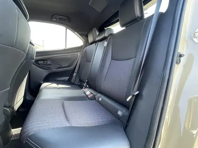 トヨタ ヤリスクロス Z 長野県 2022(令4)年 1.3万km ブラックマイカ/ベージュ 2トーン ステアリングヒーター/ミラー型ドライブレコーダー/SOSボタン/オートブレーキホールド/電動パーキング/ドアバイザー/オートハイビーム/純正フロアマット/純正ナビ(AM/FM)/バックカメラ/運転席シートヒーター&パワーシート