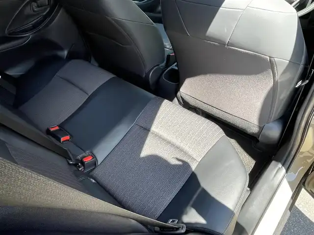 トヨタ ヤリスクロス Z 長野県 2022(令4)年 1.3万km ブラックマイカ/ベージュ 2トーン ステアリングヒーター/ミラー型ドライブレコーダー/SOSボタン/オートブレーキホールド/電動パーキング/ドアバイザー/オートハイビーム/純正フロアマット/純正ナビ(AM/FM)/バックカメラ/運転席シートヒーター&パワーシート