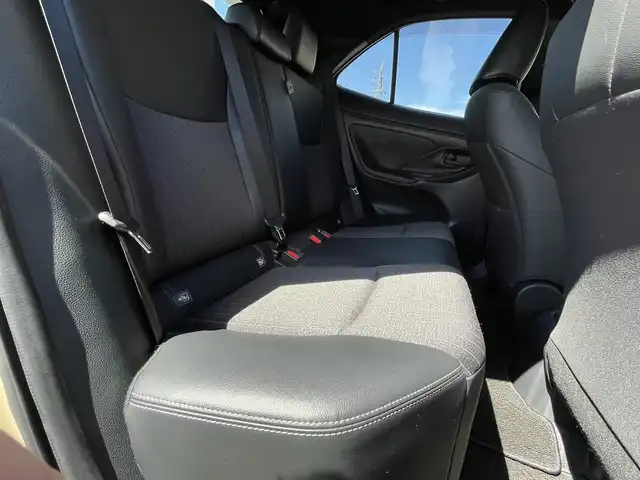トヨタ ヤリスクロス Z 長野県 2022(令4)年 1.3万km ブラックマイカ/ベージュ 2トーン ステアリングヒーター/ミラー型ドライブレコーダー/SOSボタン/オートブレーキホールド/電動パーキング/ドアバイザー/オートハイビーム/純正フロアマット/純正ナビ(AM/FM)/バックカメラ/運転席シートヒーター&パワーシート