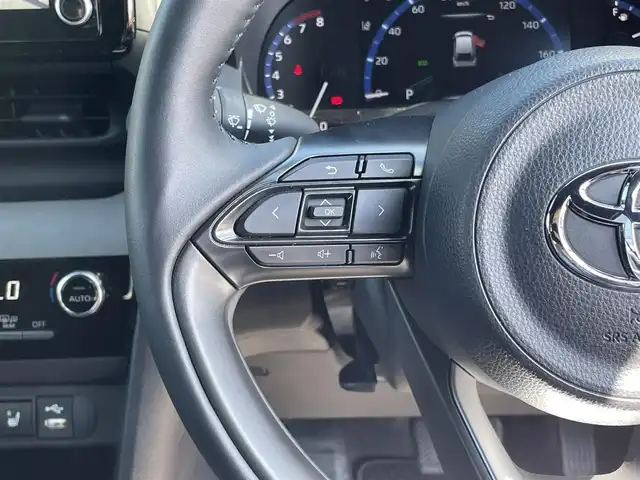 トヨタ ヤリスクロス Z 長野県 2022(令4)年 1.3万km ブラックマイカ/ベージュ 2トーン ステアリングヒーター/ミラー型ドライブレコーダー/SOSボタン/オートブレーキホールド/電動パーキング/ドアバイザー/オートハイビーム/純正フロアマット/純正ナビ(AM/FM)/バックカメラ/運転席シートヒーター&パワーシート