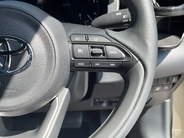 トヨタ ヤリスクロス Z 長野県 2022(令4)年 1.3万km ブラックマイカ/ベージュ 2トーン ステアリングヒーター/ミラー型ドライブレコーダー/SOSボタン/オートブレーキホールド/電動パーキング/ドアバイザー/オートハイビーム/純正フロアマット/純正ナビ(AM/FM)/バックカメラ/運転席シートヒーター&パワーシート