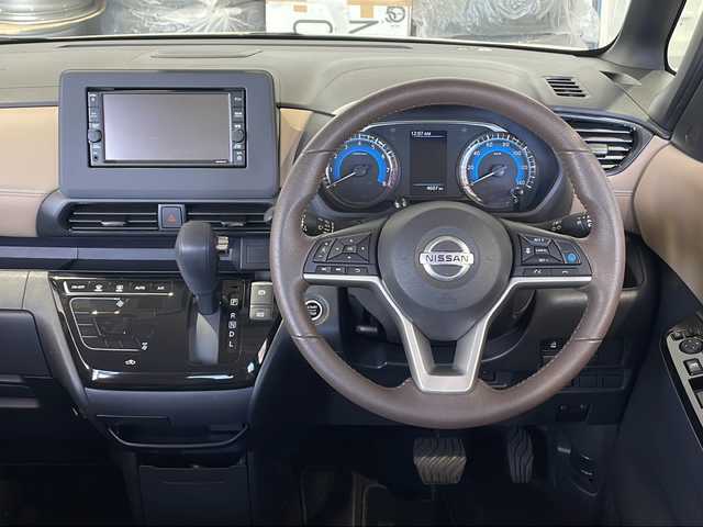 日産 ルークス HWS X プロパイロットED 富山県 2020(令2)年 0.5万km チタニウムグレーM/シルキーホワイト 純正SDナビ（MJ119D-W）/フルセグ/Bluetooth/プロパイロット/エマージェンシーブレーキ/クリアランスソナー/レーダークルーズコントロール/アラウンドビューモニター/両側パワースライドドア/キックモーションセンサー/ドライブレコーダー/ETC/ハーフレザー/アイドリングストップ
