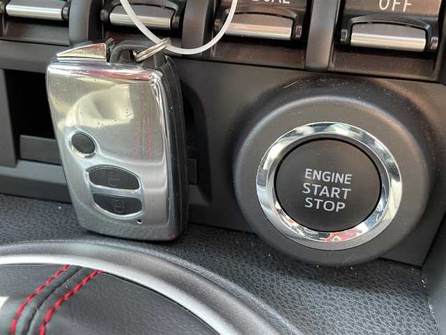 スバル ＢＲＺ S 千葉県 2012(平24)年 2.3万km ギャラクシーブルーシリカ 6MT/BLITZ車高調/社外SDナビ【AVIC-ZH99】/・CD/DVD/MSV/Bluetooth/フルセグTV/バックカメラ/スマートキー/社外テールランプ/純正17インチアルミホイール/純正キセノンヘッドライト/フォグランプ/ETC/本革巻きステアリング/サイド＆カーテンエアバッグ