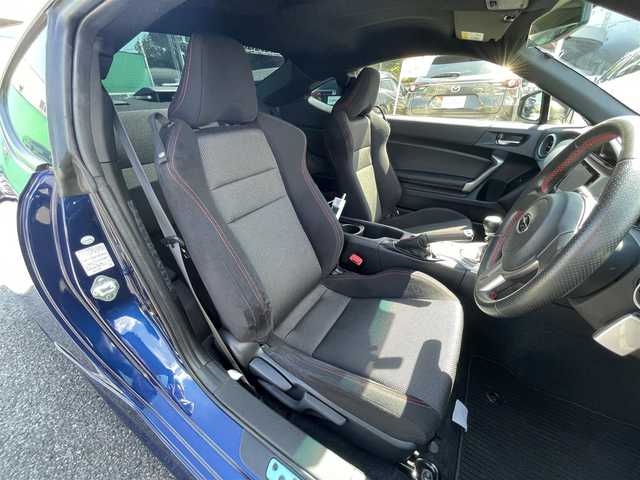 スバル ＢＲＺ S 千葉県 2012(平24)年 2.3万km ギャラクシーブルーシリカ 6MT/BLITZ車高調/社外SDナビ【AVIC-ZH99】/・CD/DVD/MSV/Bluetooth/フルセグTV/バックカメラ/スマートキー/社外テールランプ/純正17インチアルミホイール/純正キセノンヘッドライト/フォグランプ/ETC/本革巻きステアリング/サイド＆カーテンエアバッグ