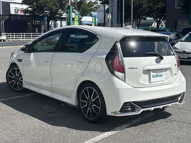 トヨタ アクア G G’s 鳥取県 2015(平27)年 6.5万km ライムホワイトパールクリスタルシャイン 専用17インチアルミホイール/専用チューニングサスペンション/大型フロントグリル/ナビ/フルセグテレビ/AM/FM、CD/DVD/Bluetooth/バックカメラ/クルーズコントロール/ドアバイザー/プッシュスタート/ドアバイザー/ETC