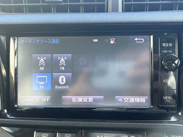 トヨタ アクア G G’s 鳥取県 2015(平27)年 6.5万km ライムホワイトパールクリスタルシャイン 専用17インチアルミホイール/専用チューニングサスペンション/大型フロントグリル/ナビ/フルセグテレビ/AM/FM、CD/DVD/Bluetooth/バックカメラ/クルーズコントロール/ドアバイザー/プッシュスタート/ドアバイザー/ETC
