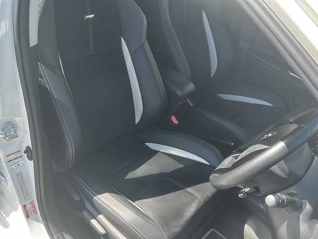 トヨタ アクア G G’s 鳥取県 2015(平27)年 6.5万km ライムホワイトパールクリスタルシャイン 専用17インチアルミホイール/専用チューニングサスペンション/大型フロントグリル/ナビ/フルセグテレビ/AM/FM、CD/DVD/Bluetooth/バックカメラ/クルーズコントロール/ドアバイザー/プッシュスタート/ドアバイザー/ETC