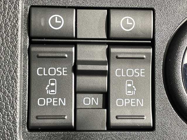 ダイハツ ムーヴ G 神奈川県 2025(令7)年 0.1千km ブラックマイカメタリック/シャイニングホワイトパール 届出済未使用車/9型ディスプレイオーディオ/全方位ビューカメラ/スマートパノラマパーキングパック＆純正ナビ装着用アップグレードパック付/両側電動スライドドア/衝突軽減ブレーキ/パーキングアシスト/アイドリングストップ/リアセンサー/オートハイビーム/ステアリングスイッチ/置くだけ充電/電子パーキング・オートホールド/プッシュスタート/スマートキー/純正サイドシル・リアスポイラー/純正14インチアルミホイール/取説　保証書/スペアキー